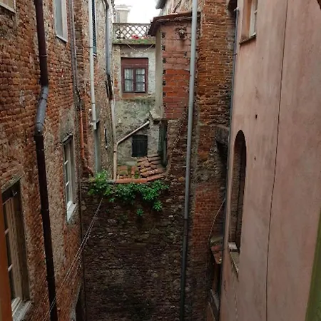 Old Pelleria Apartment Lucca